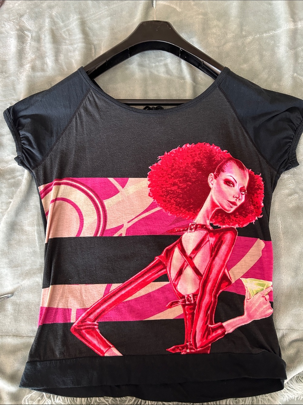Custo Barcelona Black Tee with Pink Graphic Woman
